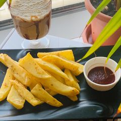A picture of Potato wedges.