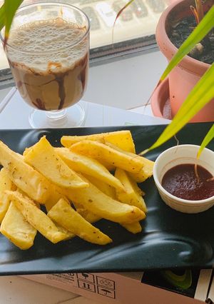 A picture of Potato wedges.