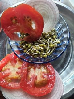 अंकुरित मूंग (ankurit moong recipe in Hindi) रेसिपी मुख्य फोटो
