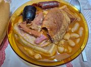 Una foto de lacón fabes