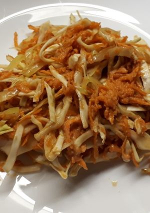 Una foto de Ensalada repollo y zanahoria Coleslaw