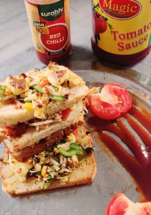 વેજિ ટેબલ સેન્ડવિચ(Vegetable sandwich Recipe in Gujarati) રેસીપી મુખ્ય ફોટો