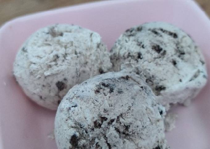 Home made Oreo Ice Cream