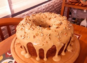 Foto de Bolo de Castanha com Cobertura de Doce de Leite