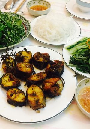 Hình của món Cá trê nướng nghệ, cuốn bún.