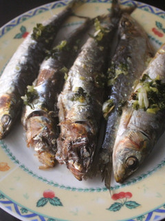 Una foto de Sardinas al ajillo cocinadas en horno
