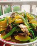 Tim lợn xào đậu bắp, bí đỏ -