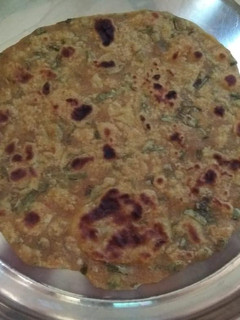 க்ரீன் ஆனியன் பராத்தா செய்முறை முக்கிய புகைப்படம்