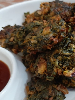 अरबी के पत्ते का पकौड़े (arbi ke patte ka pakode recipe in Hindi) रेसिपी मुख्य फोटो