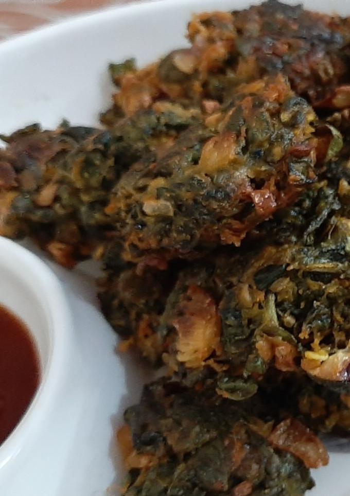 अरबी के पत्ते का पकौड़े (arbi ke patte ka pakode recipe in Hindi) रेसिपी मुख्य फोटो