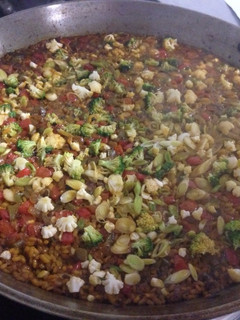 Una foto de Paella de verduras