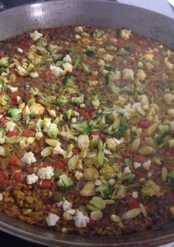 Una foto de Paella de verduras
