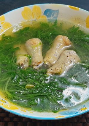 Hình của món Canh rau cải con nấu chân gà.