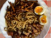 Una foto de ramen panceta