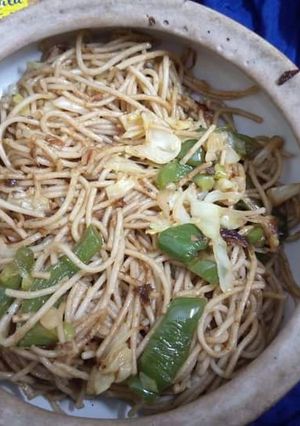 वेज नूड्ल्स (Veg noodles recipe in hindi) रेसिपी मुख्य फोटो