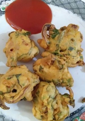 पकौड़े (pakode recipe in Hindi) रेसिपी मुख्य फोटो
