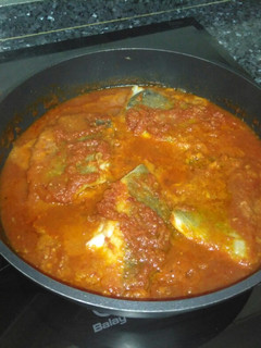 Una foto de Bacalao con tomate