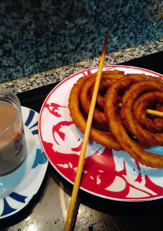 Una foto de Churros con chocolate