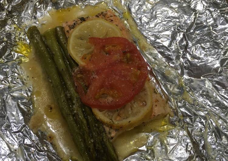 Easiest Way to Make Delicious Salmon and Asparagus Foil