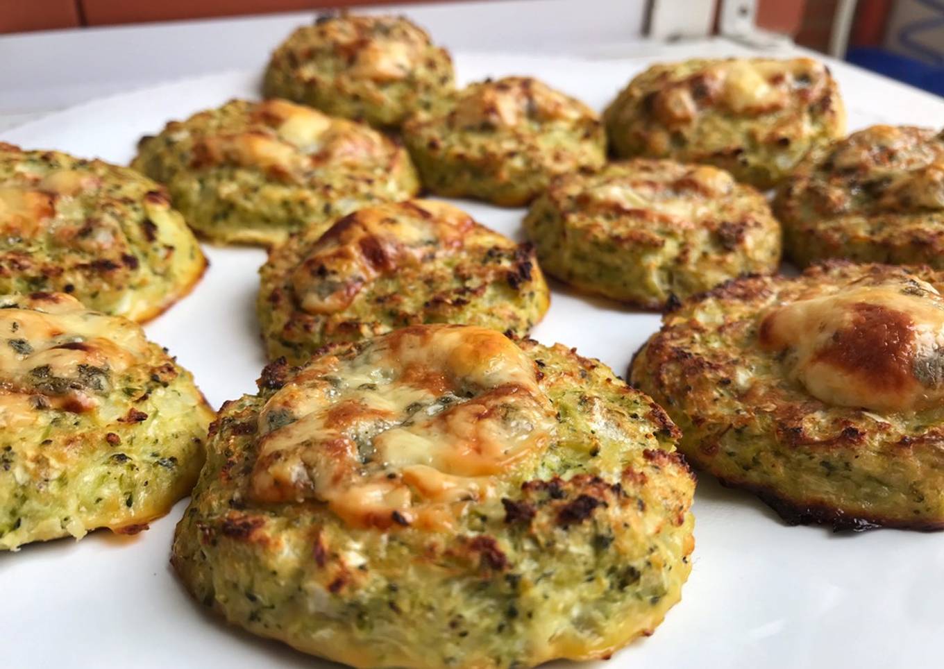 Hamburguesas de brócoli y coliflor con queso azul