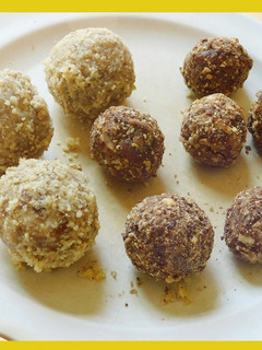 A picture of Dates Ladoo.