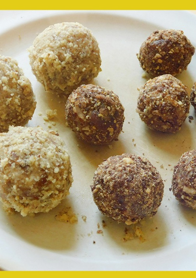 A picture of Dates Ladoo.