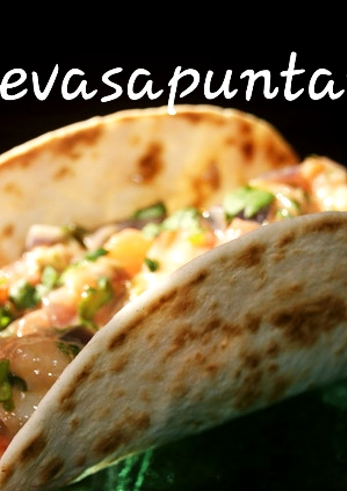 Una foto de 🌶 Tacos de langostinos 🌶 🧀🍃🍅 🌮