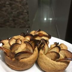 A picture of Puff Pastry with Apple.