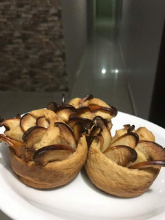 A picture of Puff Pastry with Apple.