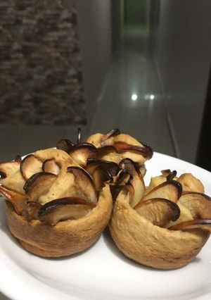 A picture of Puff Pastry with Apple.