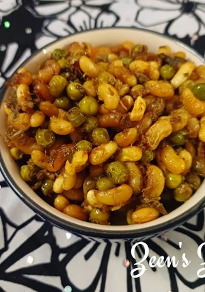 A picture of White Rajma and Green Peas Sabzi.
