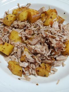 Una foto de Guarnición sin gluten y vegana de patata y "cerdo mechado" 🐖