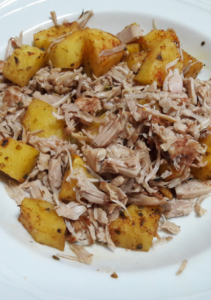 Una foto de Guarnición sin gluten y vegana de patata y "cerdo mechado" 🐖