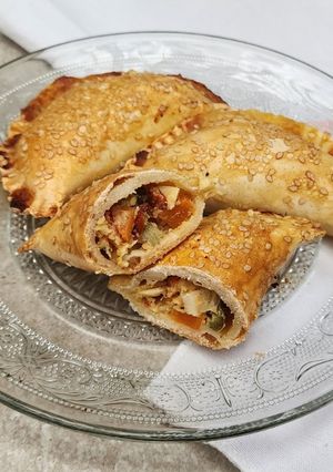 Una foto de 🥟🧀🥕🧅🫑 Empanadas de vegetales y queso - Zapallito, cebolla, morrón y zanahoria - #Sintacc 🫑🧅🥕🧀🥟