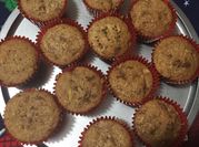 Una foto de muffins de manzana con bicarbonato