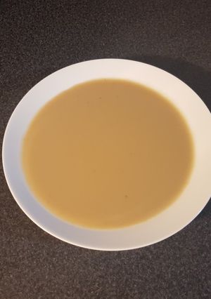 Una foto de Sopa crema de habas en sopera Punktal