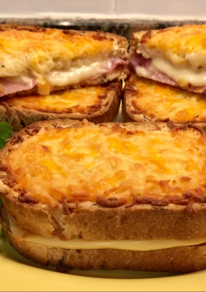 Una foto de Sándwich croque monsieur
