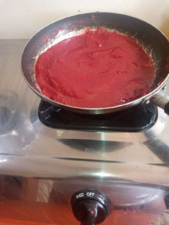 A picture of Homemade chilli sauce.