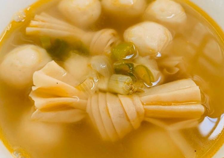 Sup bakso ikan kembang tahu