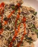 Noodles com Frango e Brócolos