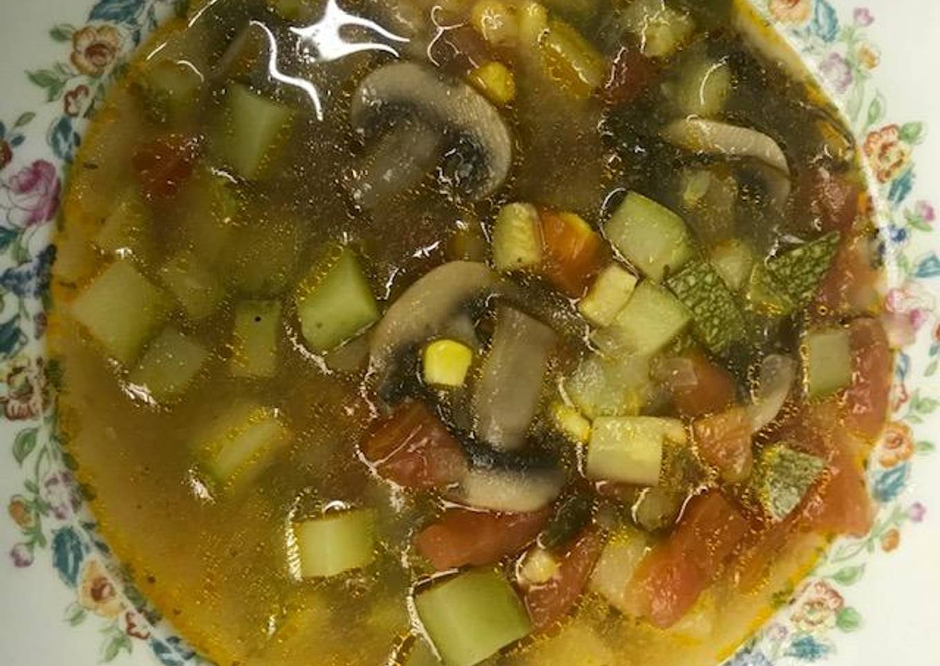 Sopa de calabacitas y poblanos