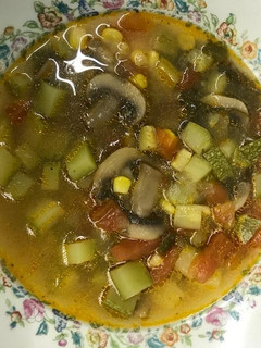 Una foto de Sopa de calabacitas y poblanos