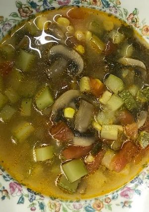 Una foto de Sopa de calabacitas y poblanos