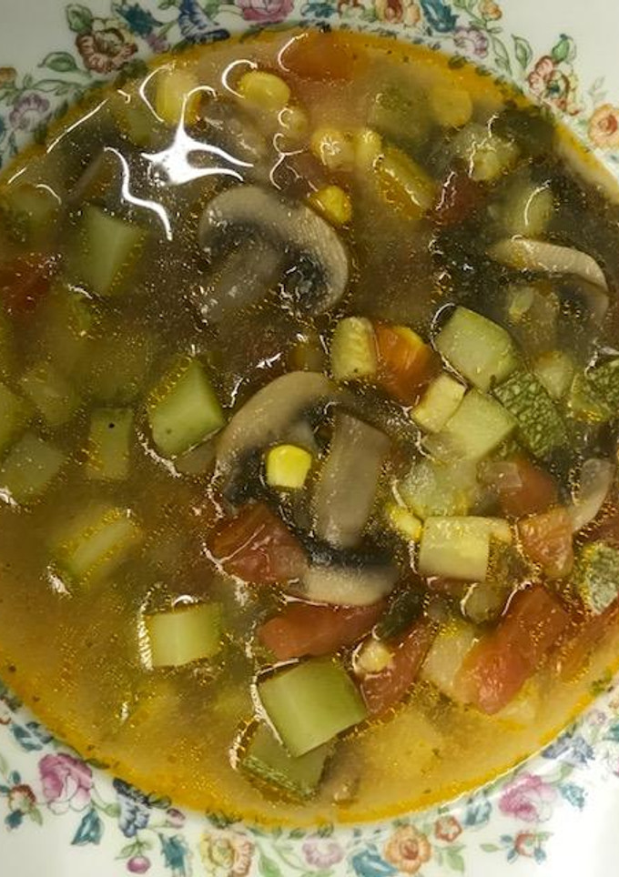 Una foto de Sopa de calabacitas y poblanos