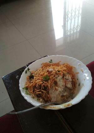 A picture of Dahi vada.