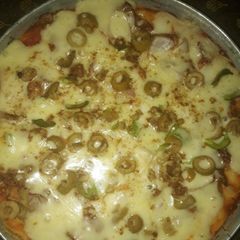 A picture of Chicken Tikka pizza.
