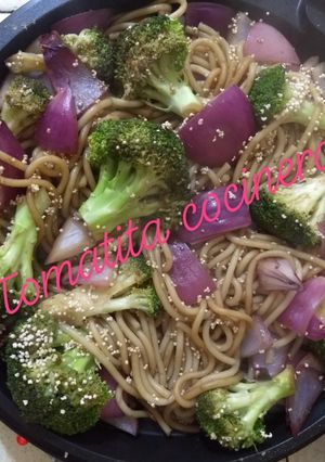 Una foto de Espagueti con brócoli 🥦😯🥦