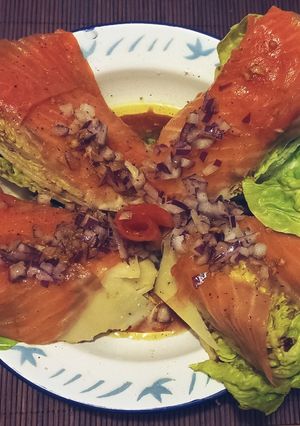 Una foto de Cogollos con Salmón y queso