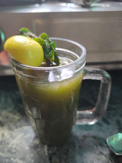 ફુદીના અને લીંબુનું શરબત (Pudina Limbu Sharbat Recipe In Gujarati) રેસીપી મુખ્ય ફોટો