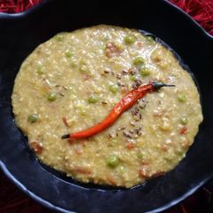 A picture of Oats moong dal khichdi.